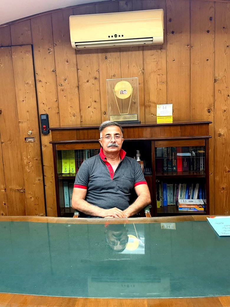 Dr. Prakash — Senior General & Laparoscopic Surgeon